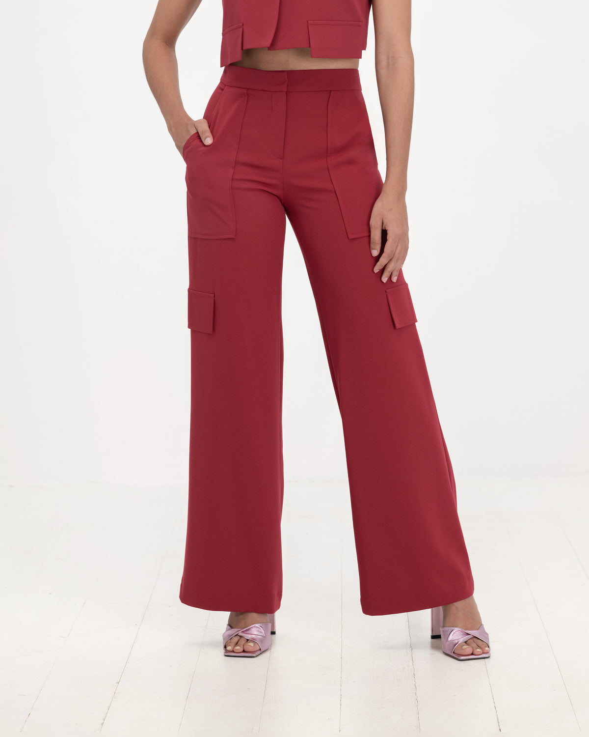 Trousers 15-5794 in Rojo Vino, front close-up
