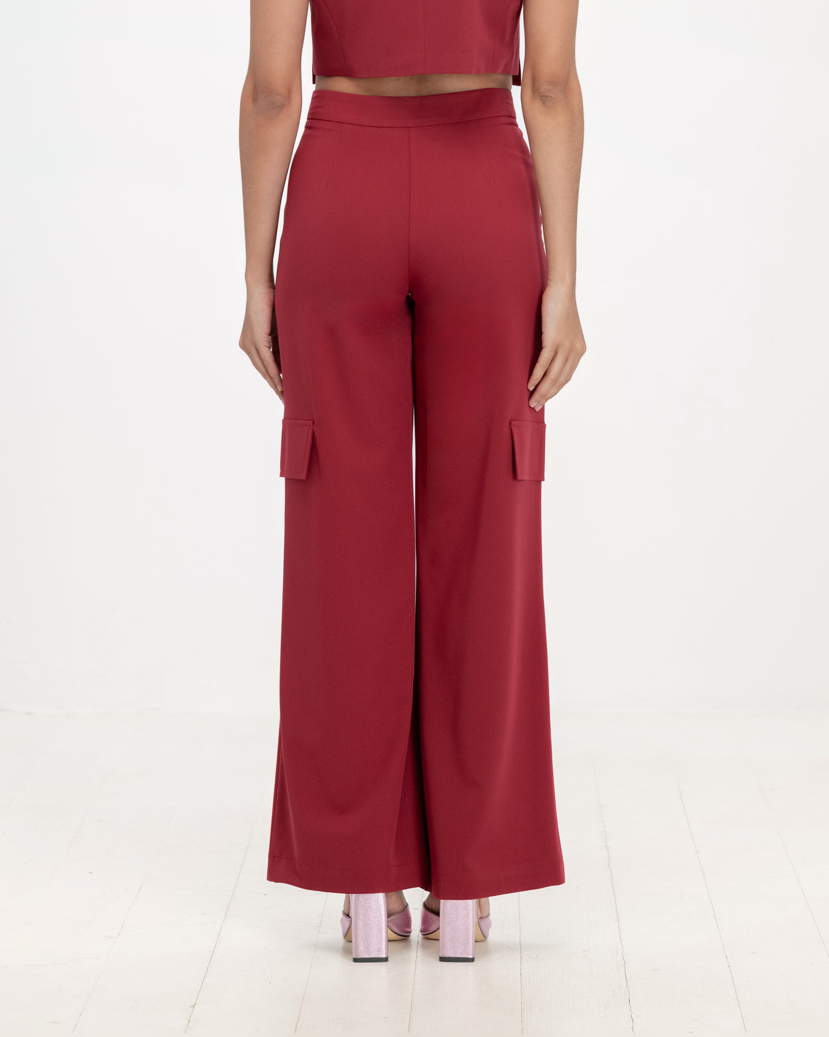 Trousers 15-5794 in Rojo Vino, back close-up