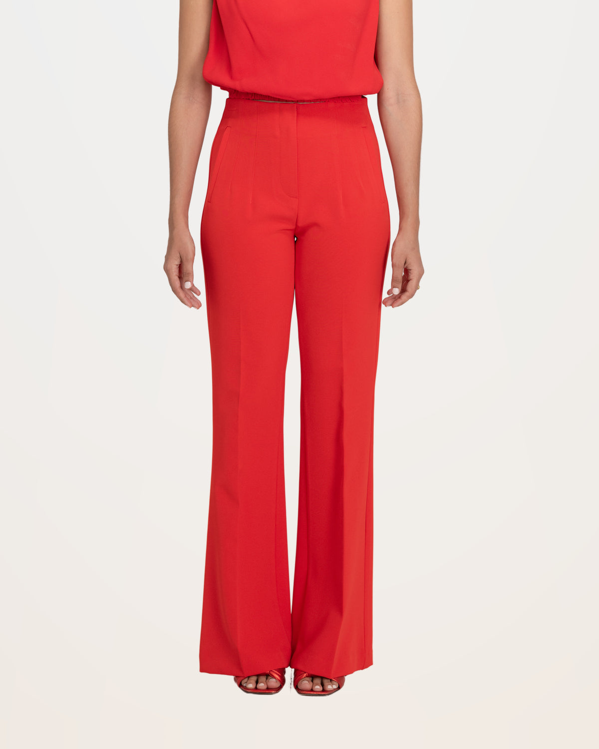 Trousers 15-5697 in Rojo, front close-up