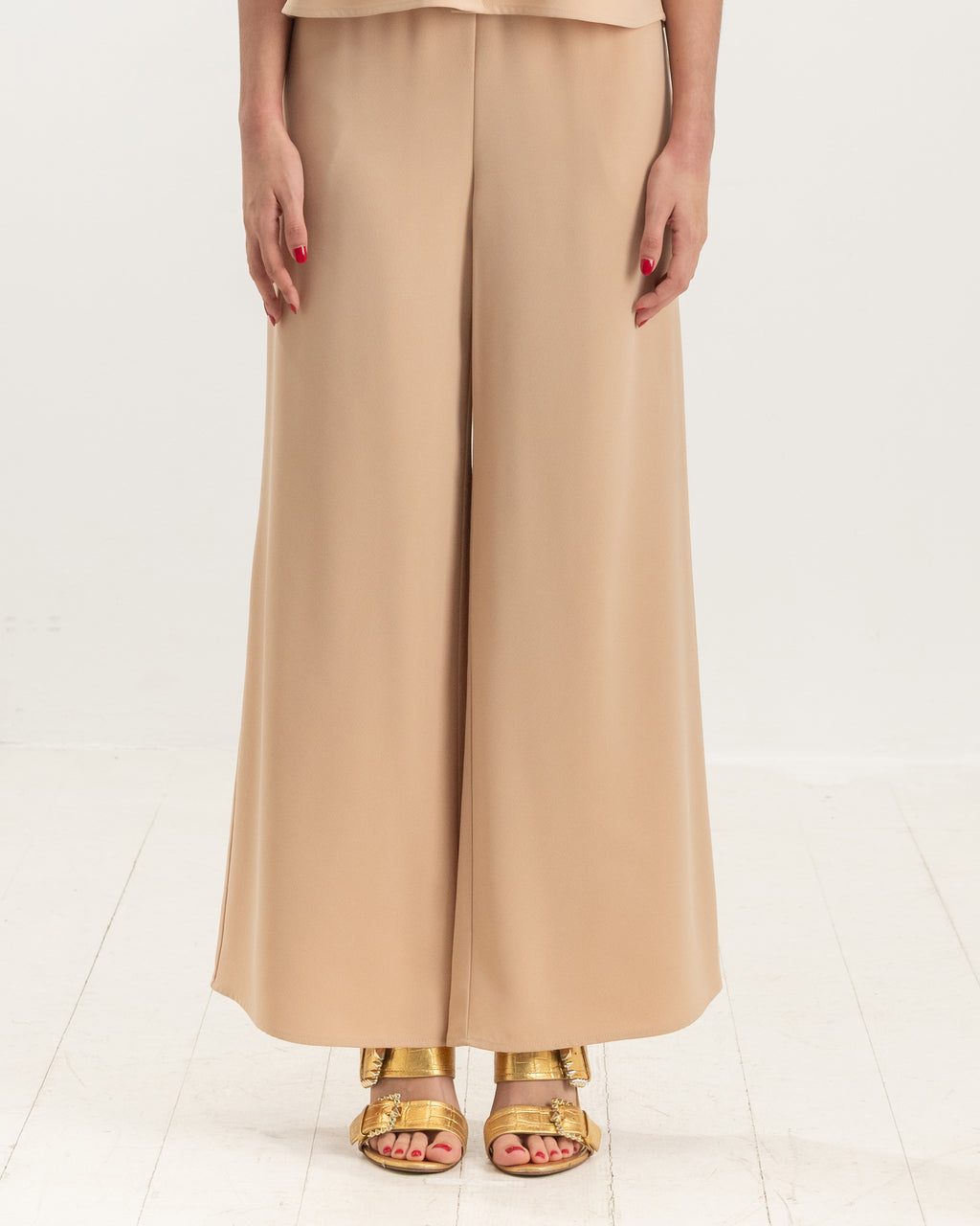 Trousers 15-5672 in Khaki, front close-up