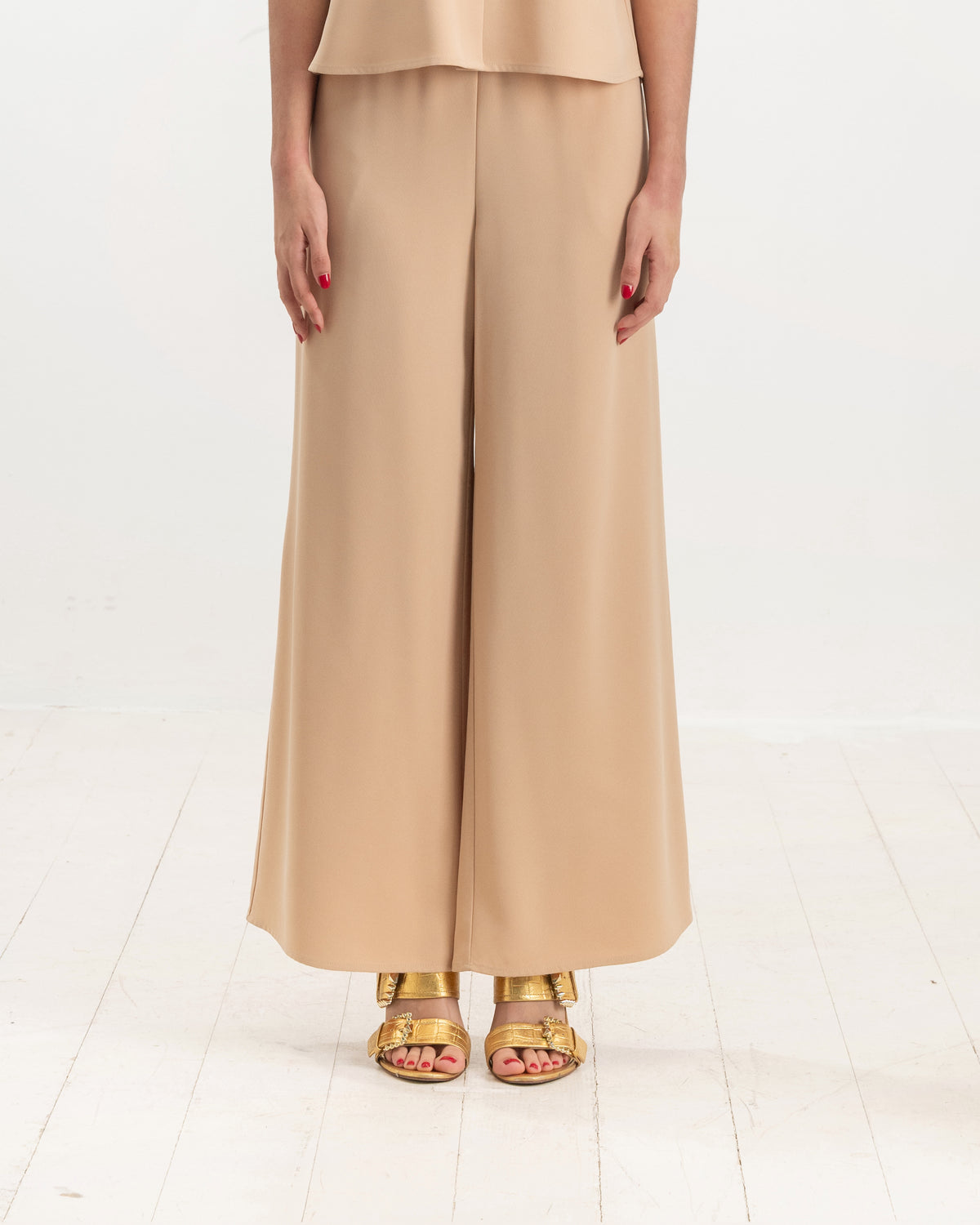 Trousers 15-5672 in Khaki, front close-up