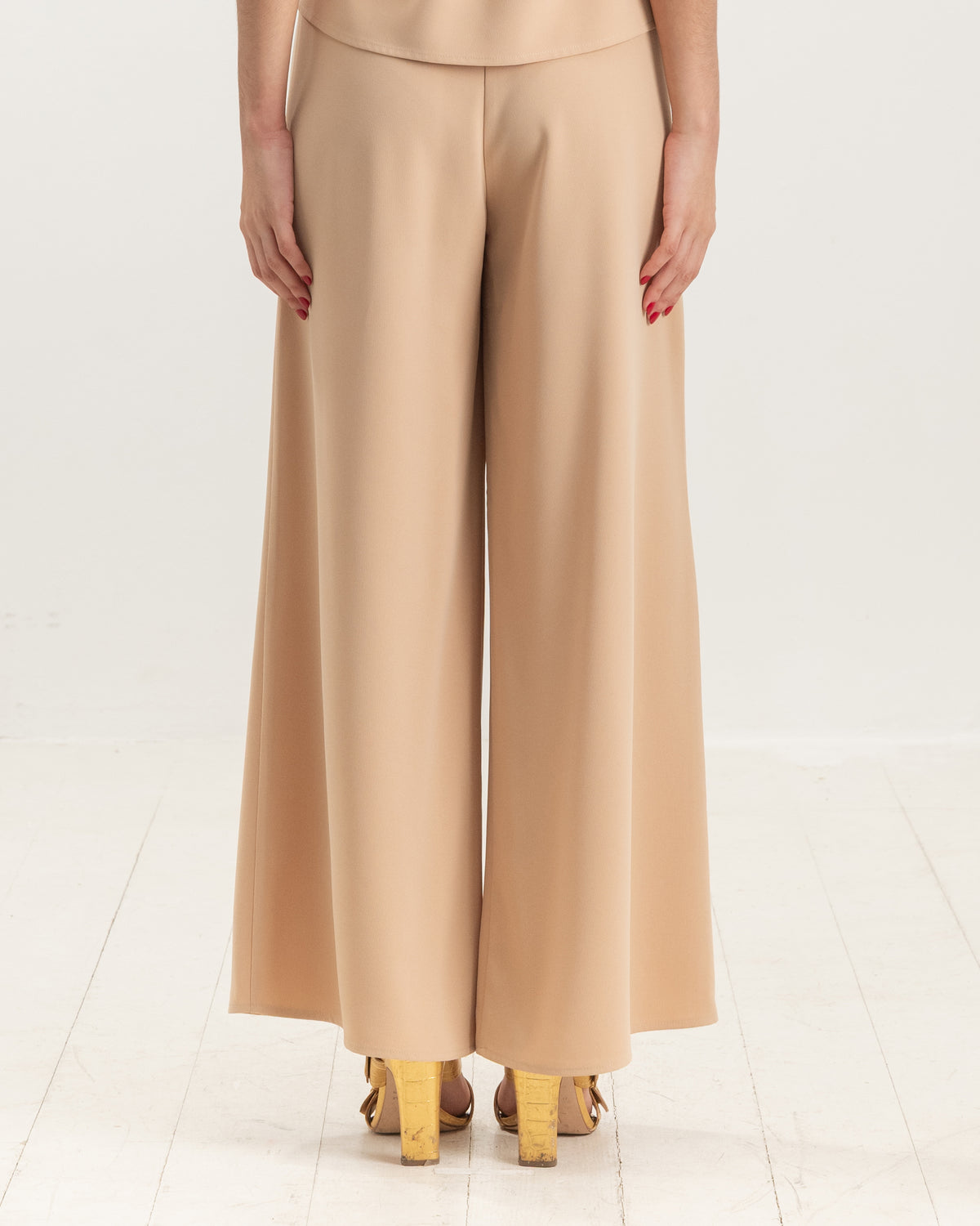 Trousers 15-5672 in Khaki, back close-up