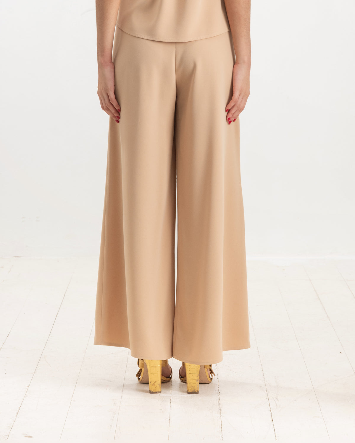Trousers 15-5672 in Khaki, back close-up